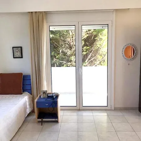 Rhodes Seaside Haven: 3-bedroom Retreat With Garden Holiday home